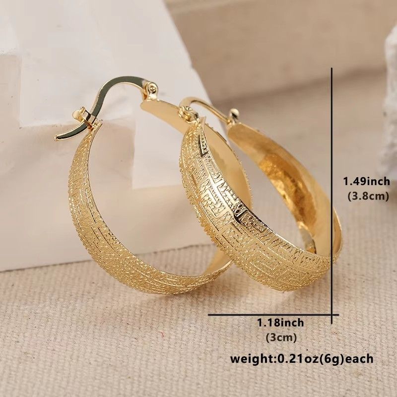 1 Pair of Minimalist Vintage Metal Carved Hoop Earrings, Jewelry for Women's Daily Gatherings, and Exquisite Holiday Gifts