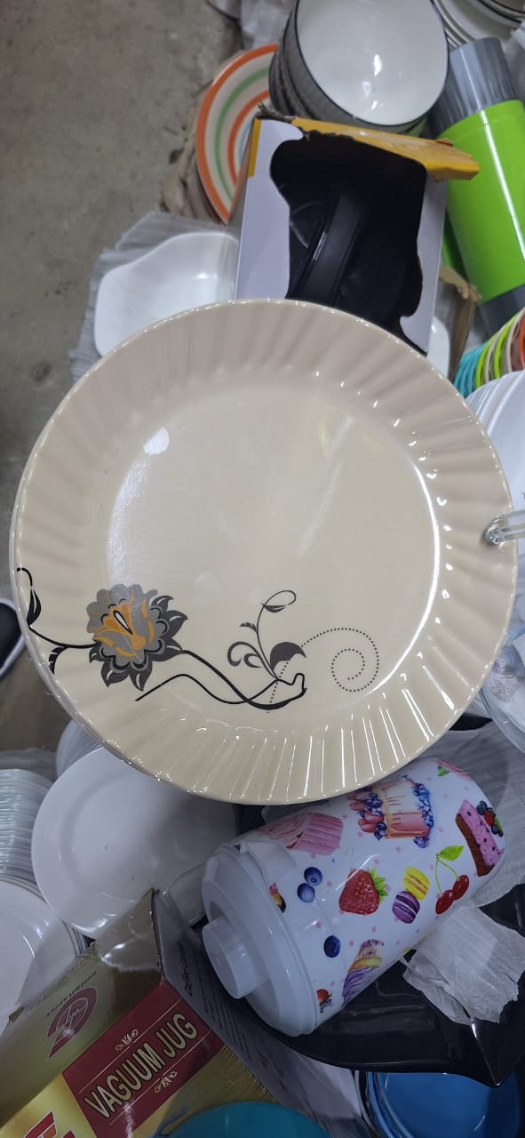 COLOURFUL 6PCS SERVING PLATESdishwasher and microwave  safe
Attractive
Extra Strong
Light and portable
Multiple use 
Easy to clean
Premium Quality