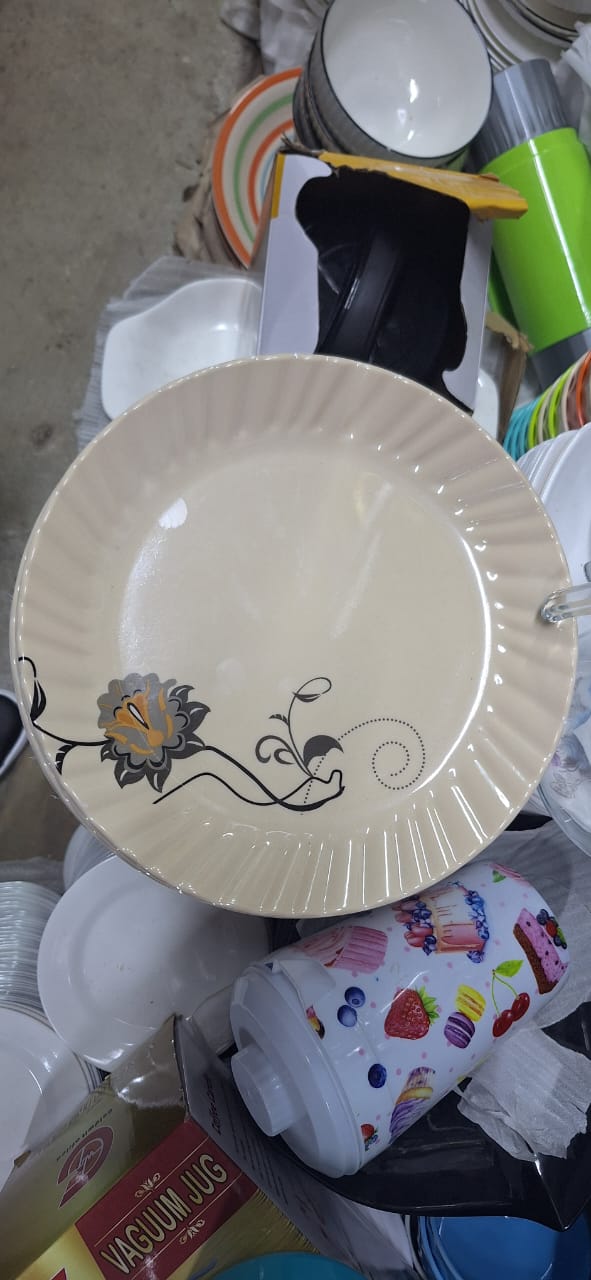 COLOURFUL 6PCS SERVING PLATESdishwasher and microwave  safe
Attractive
Extra Strong
Light and portable
Multiple use 
Easy to clean
Premium Quality