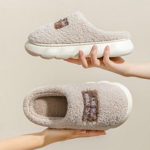 ⚡️😍CHIC AND COMFORTABLE 🥰🫠Indoor Comfortable Fluffy Slippers , Super Soft , Non Slipperly ,They are of  high quality indoor shoes are very good to keep ones legs from cold in the house , Size 40 -
