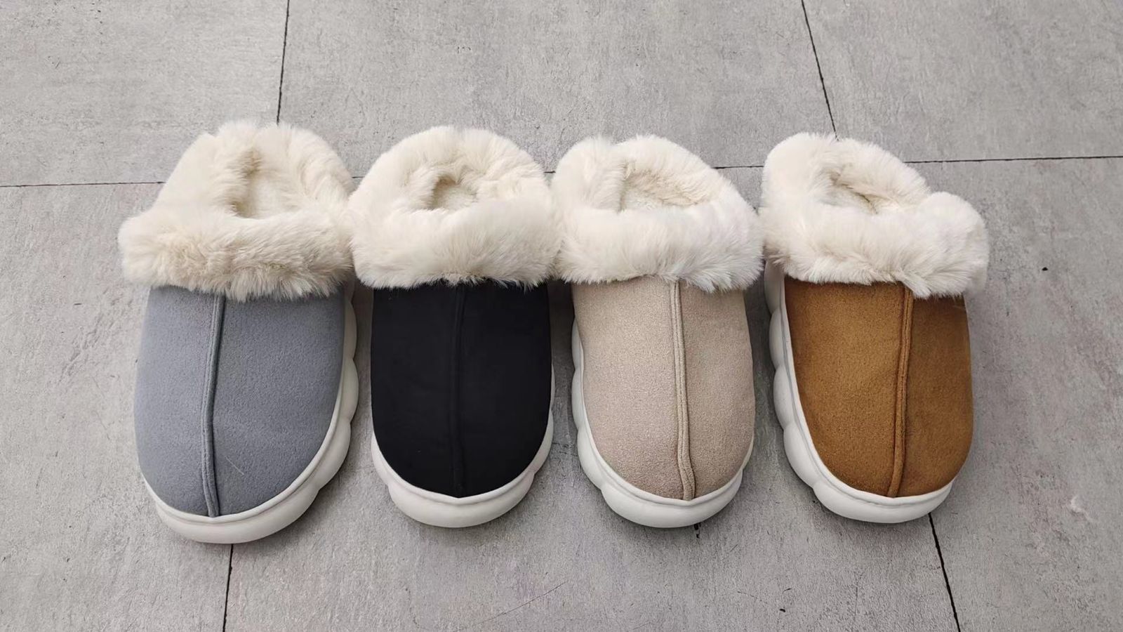 ⚡️😍CHIC AND COMFORTABLE 🥰🫠Indoor Comfortable Fluffy Slippers , Super Soft , Non Slipperly ,They are of  high quality indoor shoes are very good to keep ones legs from cold in the house , Size 40 -