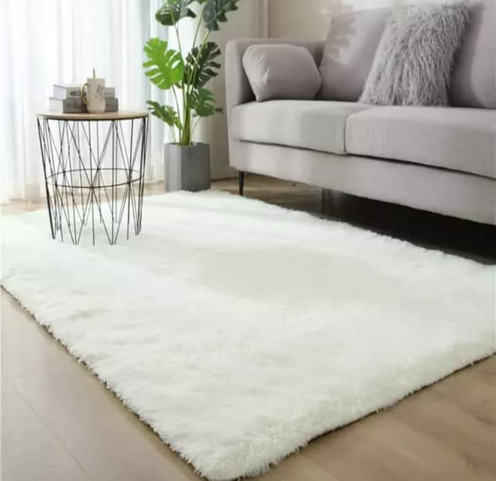 🥰🥰Fluffy plain and patched carpet size 7*8 @This woolen shag rug in cotton Fluffy material and a thick surface is the ideal carpet for your home that will give you value for your money. It is very s