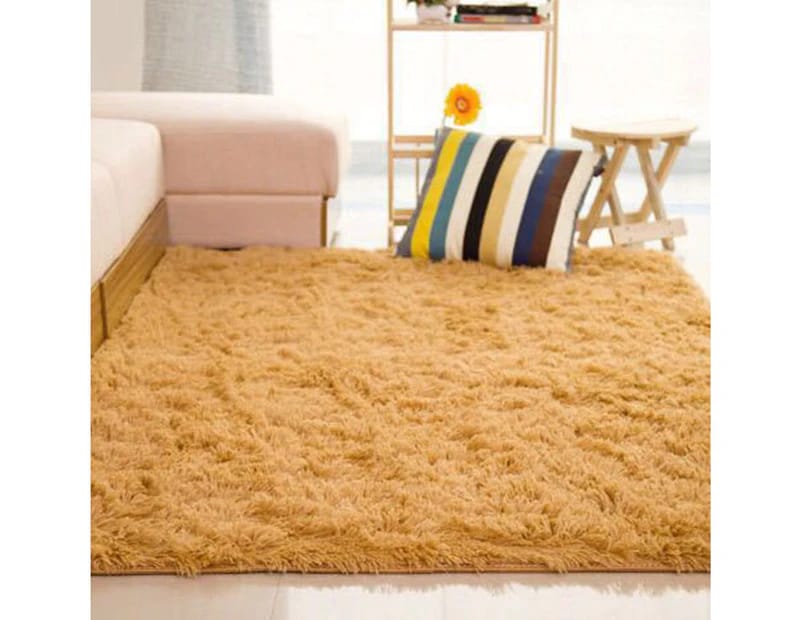 🥰🥰Fluffy plain and patched carpet size 7*8 @This woolen shag rug in cotton Fluffy material and a thick surface is the ideal carpet for your home that will give you value for your money. It is very s