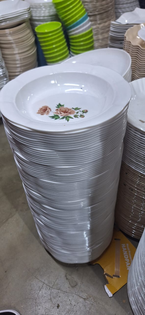 🎀OFFER♦️OFFER👌SERVING PLATESThis Dinner Plate Set is the perfect addition to your dinnerware collection. Crafted with durable materials, these plates are designed for everyday use and special occasi