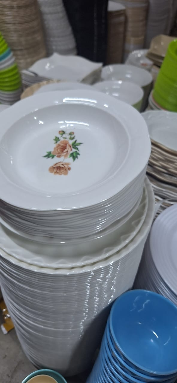 🎀OFFER♦️OFFER👌SERVING PLATESThis Dinner Plate Set is the perfect addition to your dinnerware collection. Crafted with durable materials, these plates are designed for everyday use and special occasi