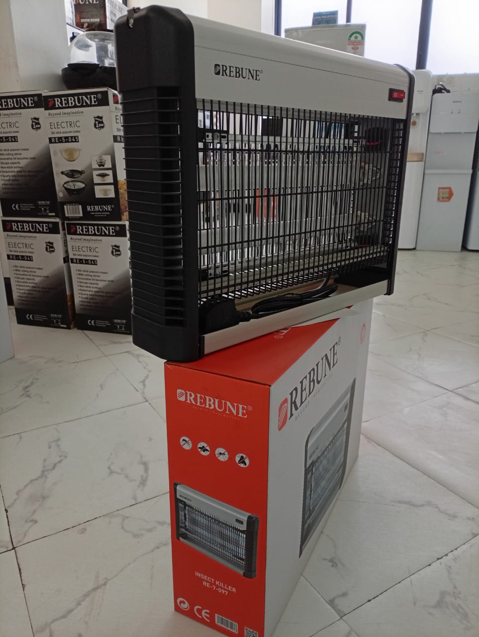 MOSQUITO KILLER. Rebune Insect and mosquito killer, Large capacity to collect insects, Covers an area of 50 square meters, Odor-free, External protection network, Quick and easy cleaning