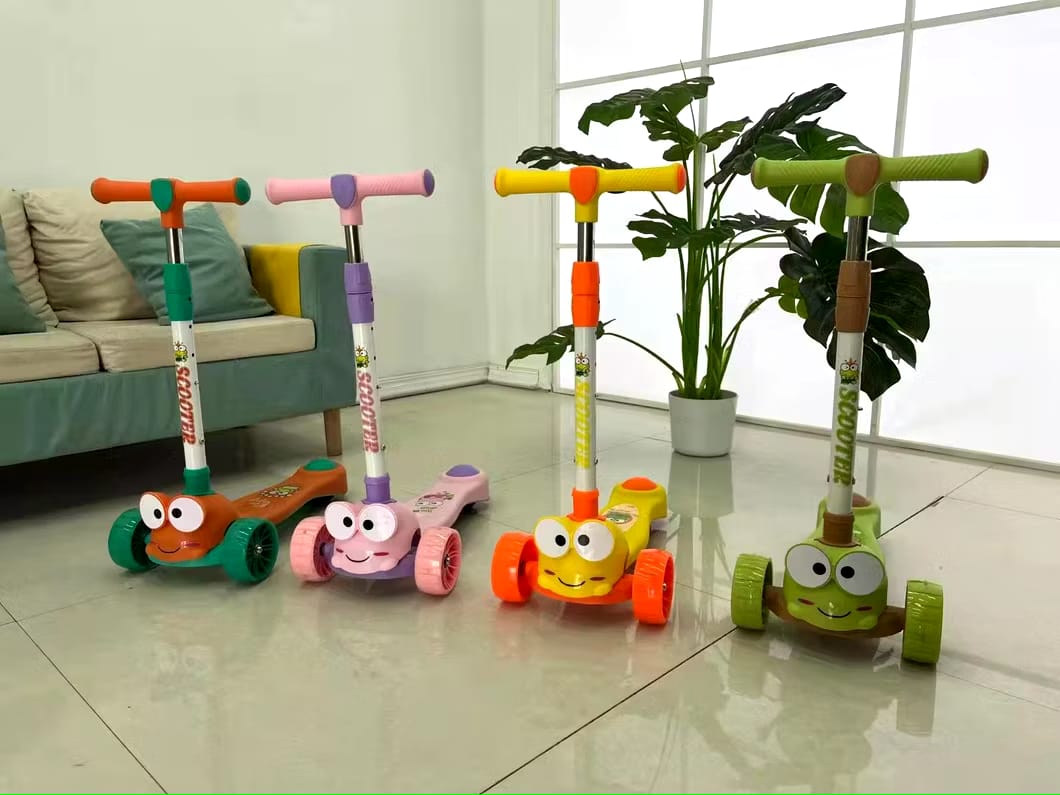 SCOOTERS. Kids Adjustable Scooter, Silent flashing PU wheel, Nylon full coverage bottom plate, Height four gear adjustment, The height of the handlebar is 85cm-105cm, One click folding.