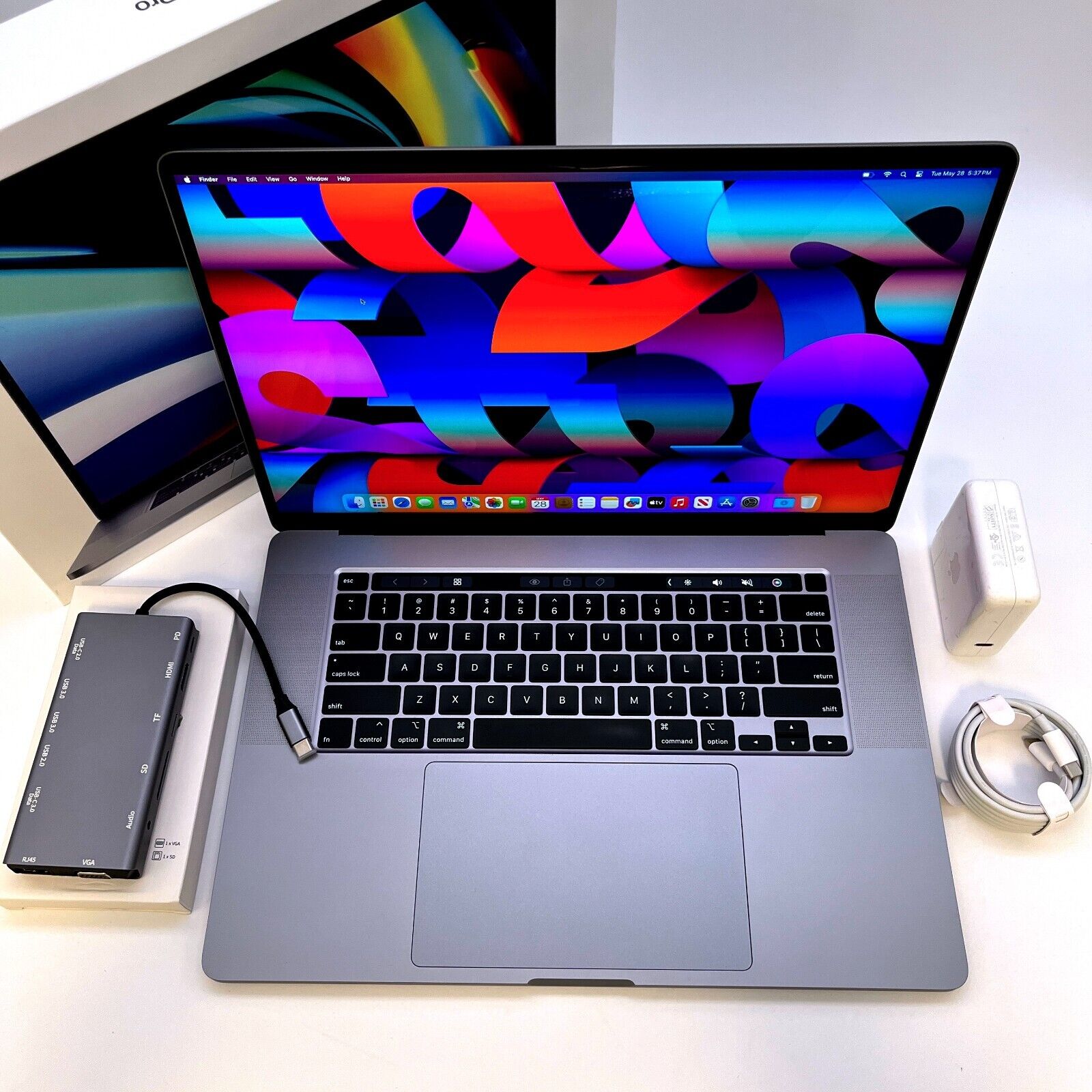 Macbook Pro A2141 2019 Core i9 2.4ghz 32GB ram,1TB SSD,4GB AMD 5500m Radeon, Touch Bar 16" Retina display