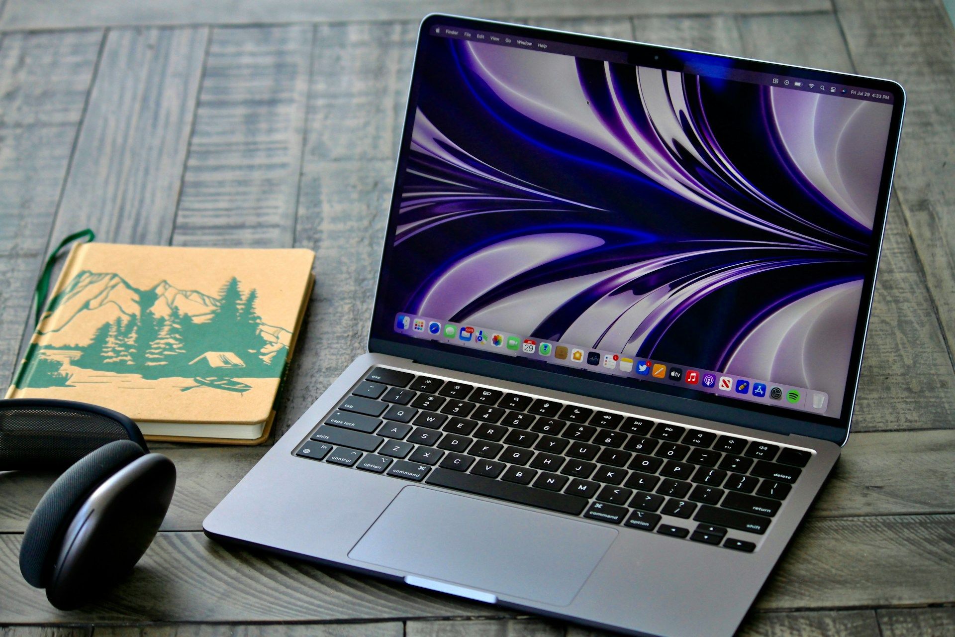 Macbook Pro A2141 2019 Core i9 2.4ghz 32GB ram,1TB SSD,4GB AMD 5500m Radeon, Touch Bar 16" Retina display