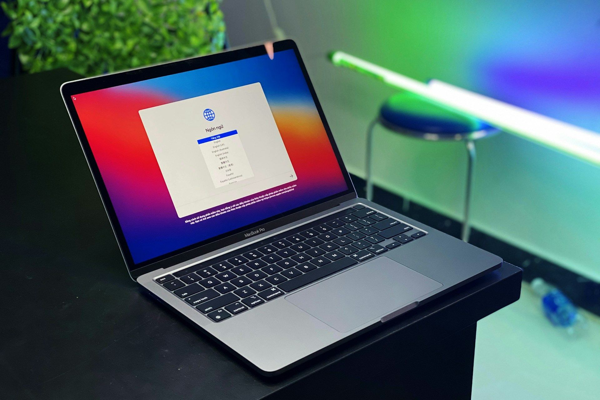 Macbook Pro A2141 2019 Core i9 2.4ghz 32GB ram,1TB SSD,4GB AMD 5500m Radeon, Touch Bar 16" Retina display