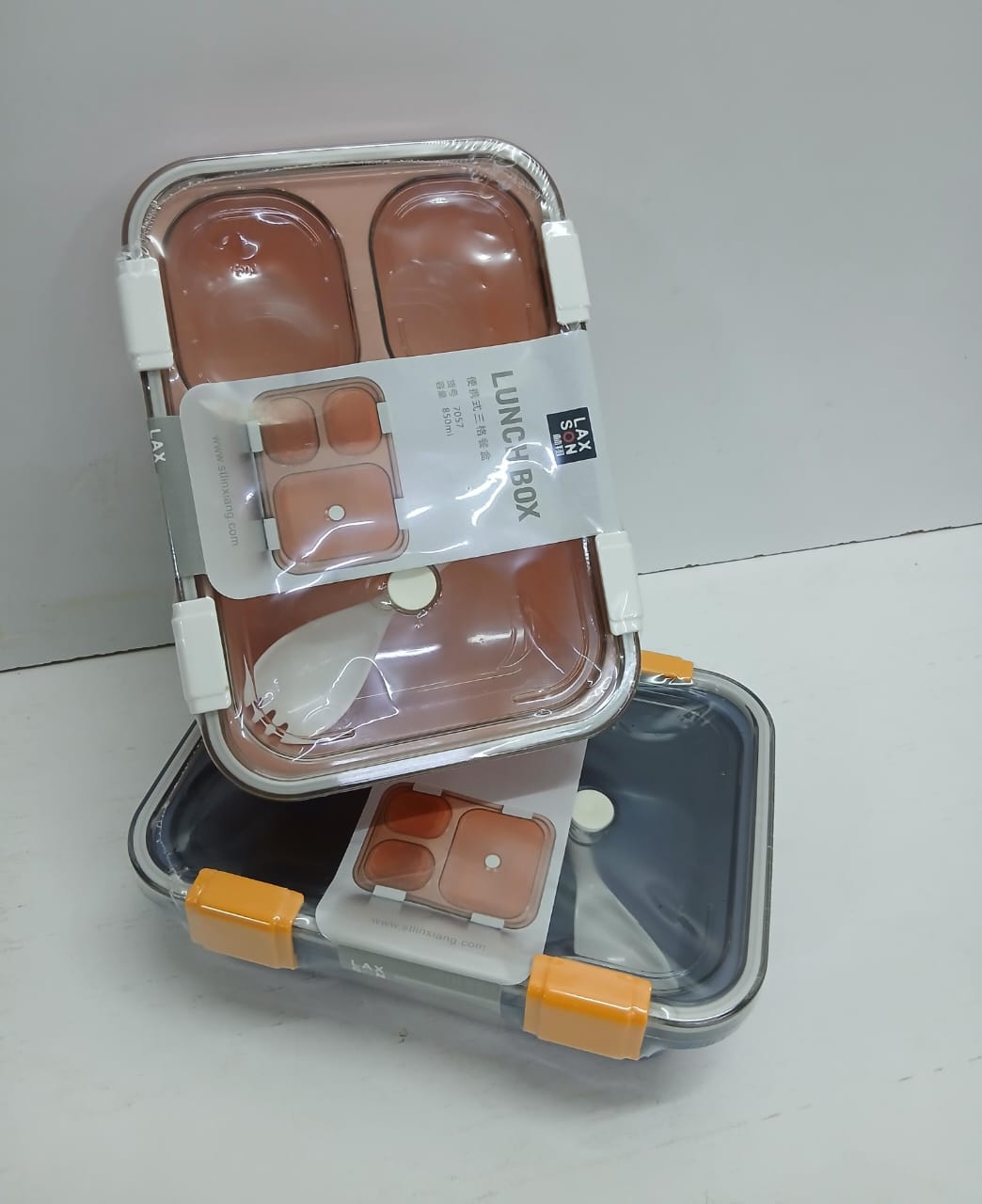 BPA Free 3 Grid portable kitchen snack box with the capacity of 850mls