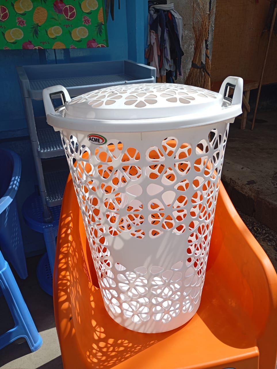 Plastic Laundry Basket With A Lid,  Heavy duty design, Stands up to the harshest of elements, Two sturdy handles to carry.