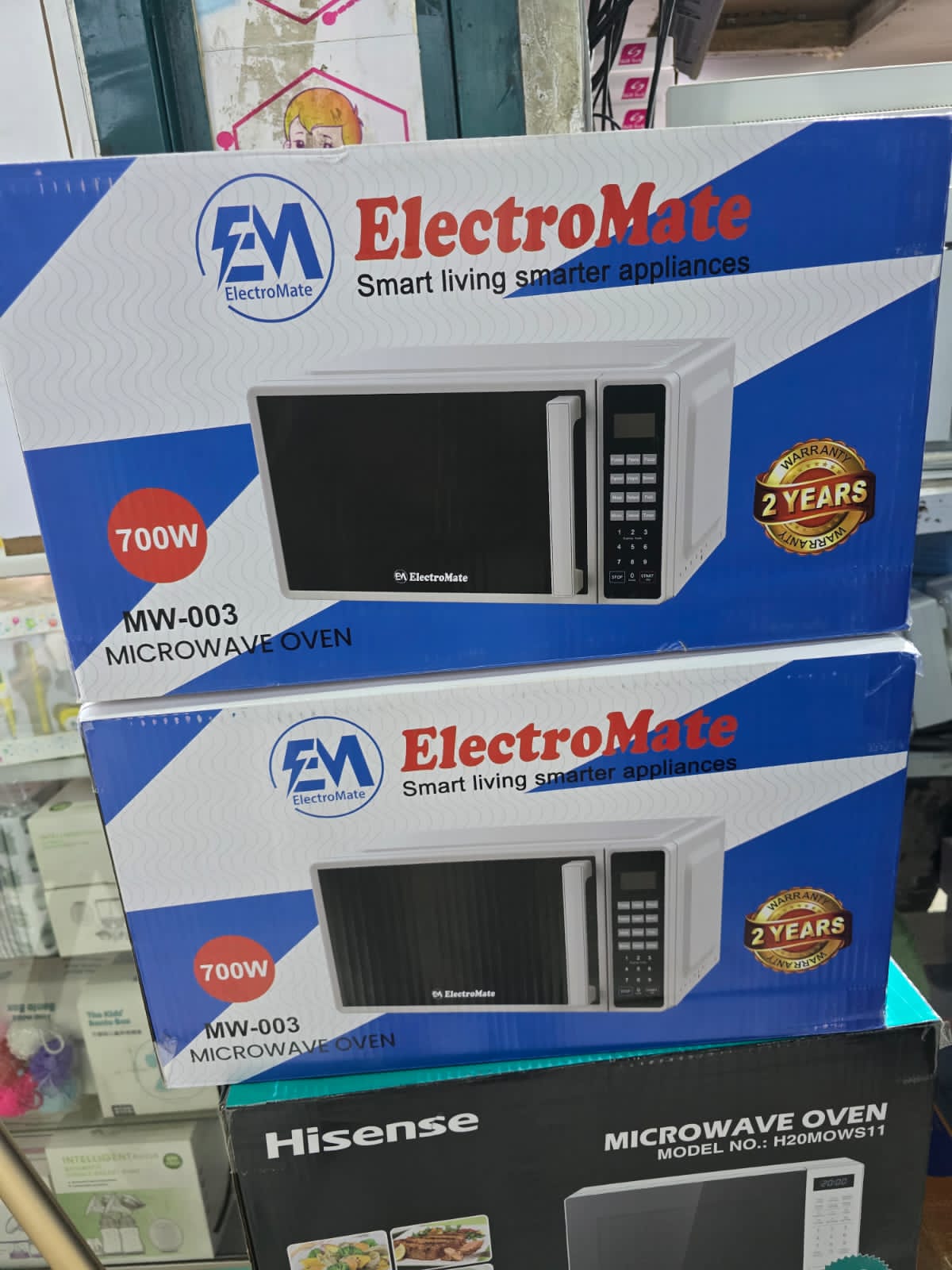 20 Litres Electromate Microwave Oven With Handle -  Ideal for small to medium families, reheating, defrosting, and cooking a variety of dishes, 700W Power, Quick and efficient cooking.