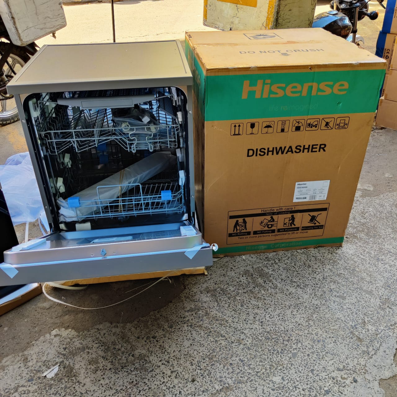 Hisense Dishwasher 13 Load Capacity With Drying System - 13 place setting capacity ideal for family use,8 wash programs including Intensive, Eco, and Quick,Inverter motor for quieter and energy-saving