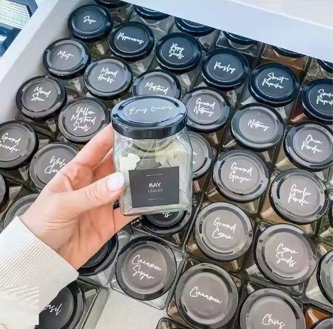 "5pcs 250ml Square Glass Jars with Lids – Airtight Storage Containers for Spices, Jams, and Kitchen Use"