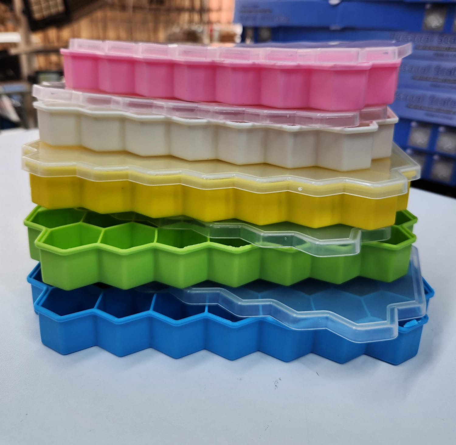 36 Grids ICE TRAYS Large-capacity Silicone Mold
🔆COLOURS
Green
Yellow 
Blue
Pink
White