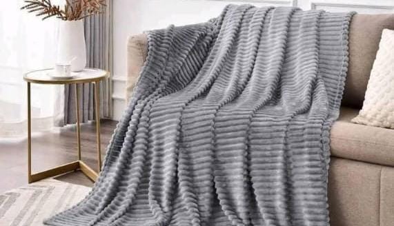 [ GRAB IT AT LOW PRICE+ ADDED OFFERS 🤩🤩✨ !!! ] 1Pc  Size 6x6 Brand New High Quality Stylish and Luxurious Comfortable Fleece velvet Blanket .Designed With Durability and Functionality ✔👌
