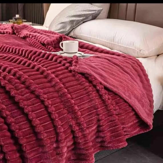 [ GRAB IT AT LOW PRICE+ ADDED OFFERS 🤩🤩✨ !!! ] 1Pc  Size 6x6 Brand New High Quality Stylish and Luxurious Comfortable Fleece velvet Blanket .Designed With Durability and Functionality ✔👌