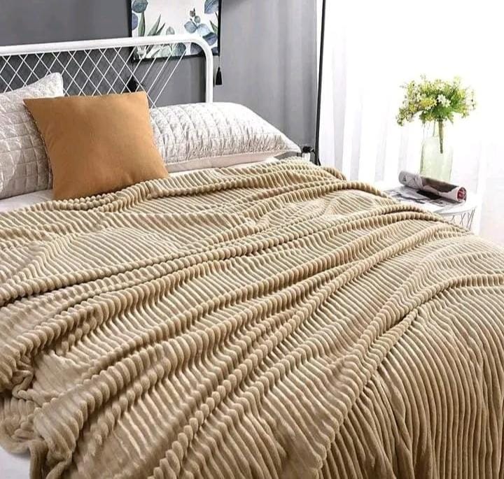 [ GRAB IT AT LOW PRICE+ ADDED OFFERS 🤩🤩✨ !!! ] 1Pc  Size 6x6 Brand New High Quality Stylish and Luxurious Comfortable Fleece velvet Blanket .Designed With Durability and Functionality ✔👌