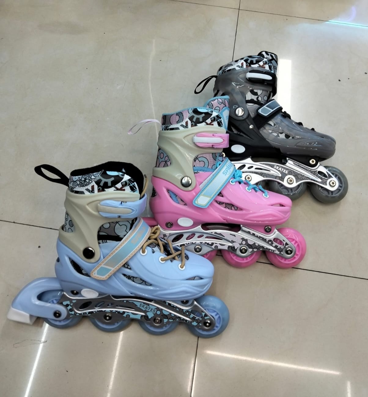 [ SHOP SMART AND SAVE BIG AT AN AMAZING OFFER PRICE 🤩🤩✨ !!!] 1PAIR BRAND NEW VERY QUALITY DURABLE STYLISH SKATE SHOES WITH RUBBER WHEELS SIZE; SMALL AT AFFORDABLE PRICE