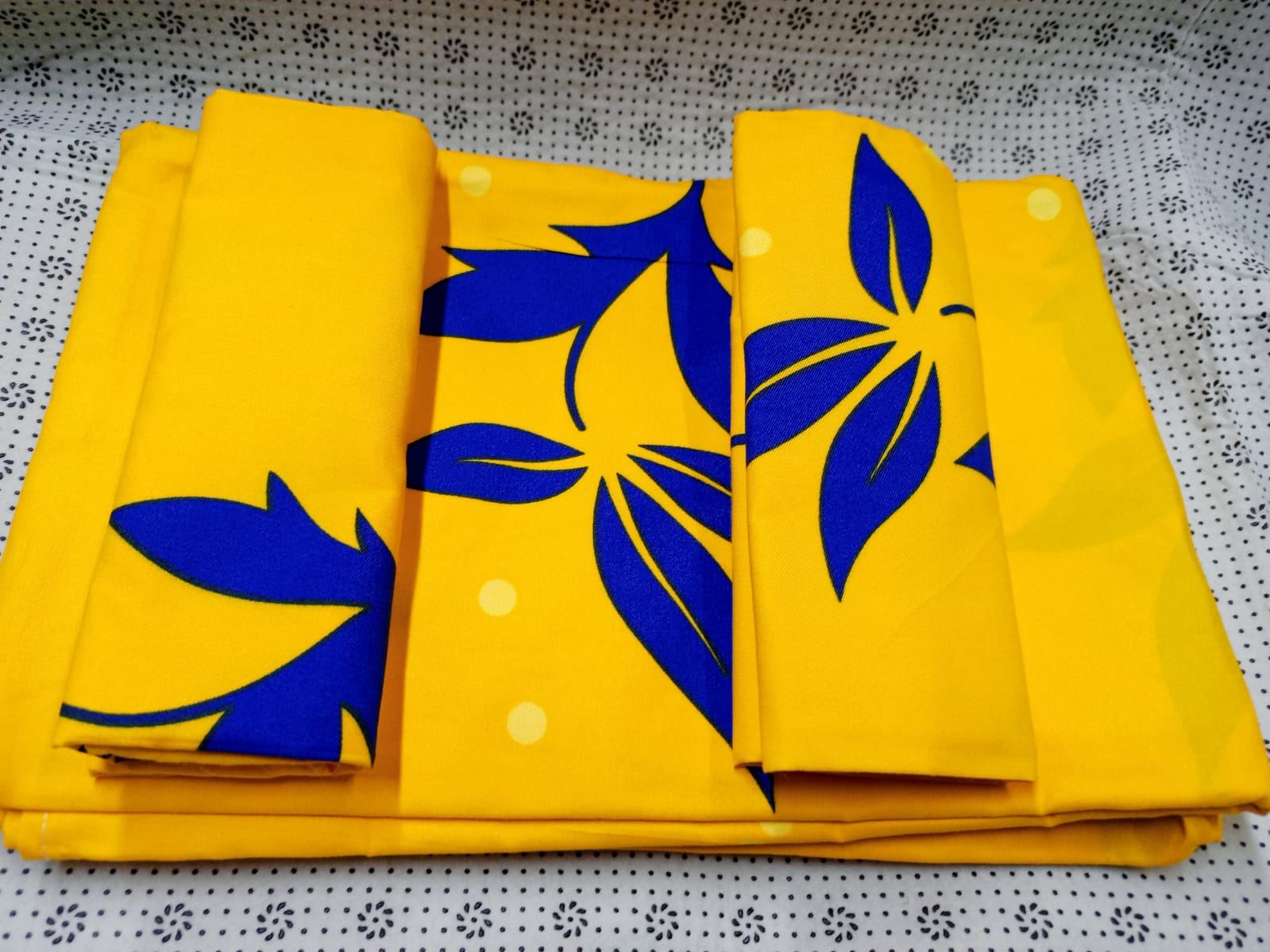 [ GRAB IT AT LOW PRICE+ 🔔 TRENDING OFFER 🔔 🤩✨ !!!]  4Pcs Size [ 5 X 6 ft -6inches] Brand new Stylish and Luxurious ✨2 pcs bedsheets ✨2 pcs pillow cases .Designed With Durability and Functionality👌