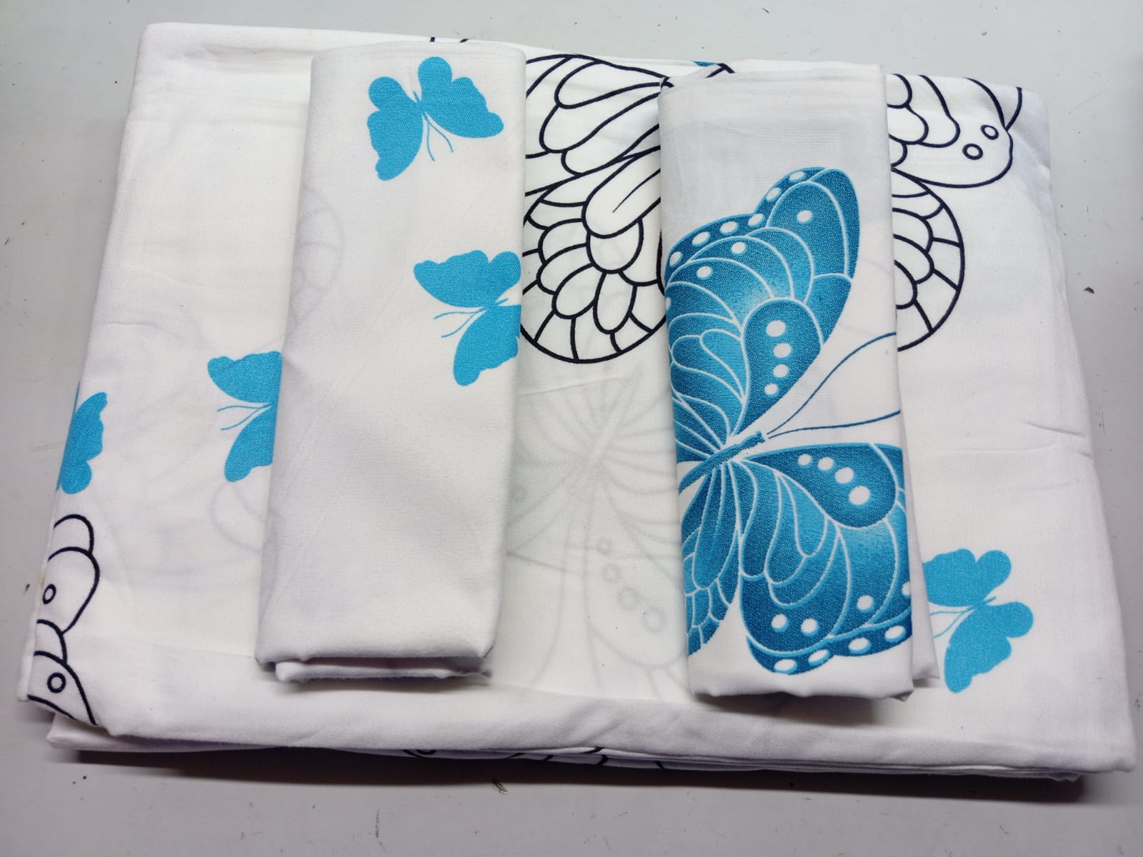 [ GRAB IT AT LOW PRICE+ ⭐ SEASONAL OFFER ⭐ 🤩✨ !!!] -  4Pcs Size [ 5 X 6 ft -6inches] Brand new Stylish and Luxurious ✨2 pcs bedsheets ✨2 pcs pillow cases .Designed With Durability and Functionality👌