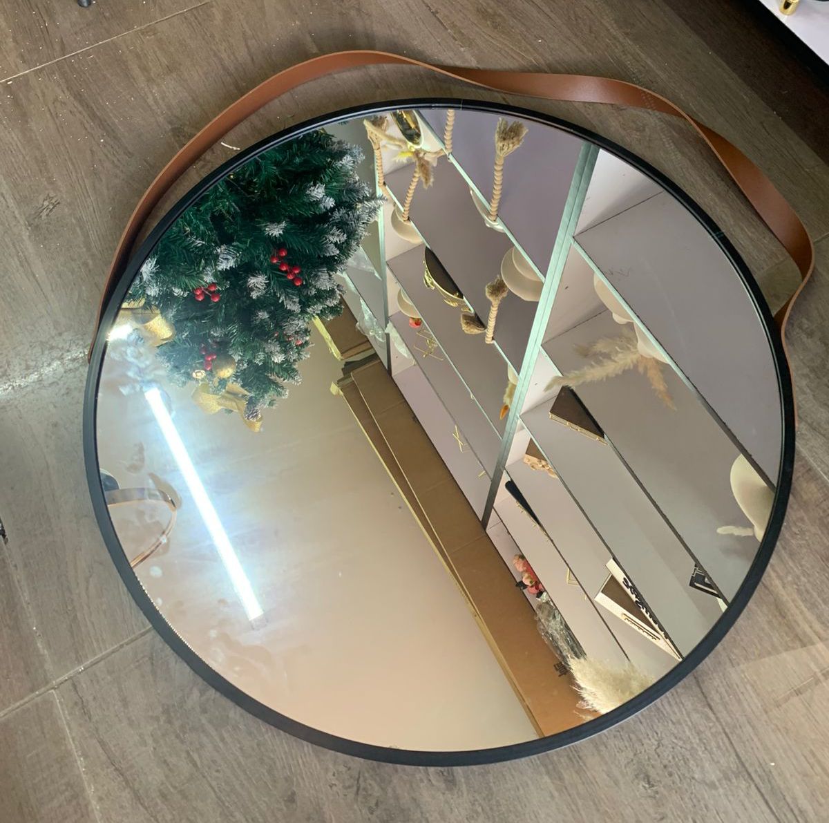 Nordic Wall Hanging Decorative Mirror | Creative Round Vanity & Bathroom Mirror with Leather Strap | Stylish Black or Gold Large 60cm Mirror for Living Room, Bedroom & Bathroom Décor