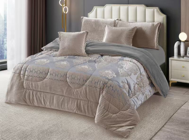 Heavy Silk Duvet Set with Luxurious Soft Feel and Elegant Bedroom Comfort, Includes Duvet, Bedsheet, Throw Pillowcases and Pillowcases, Ideal for Cozy Sleep and Stylish Home Bedding