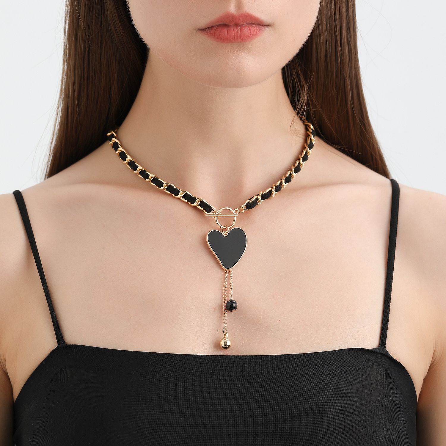 Fashion wrapped velvet black heart-shaped mother of pearl necklace for women, cool style collarbone chain tassel necklace