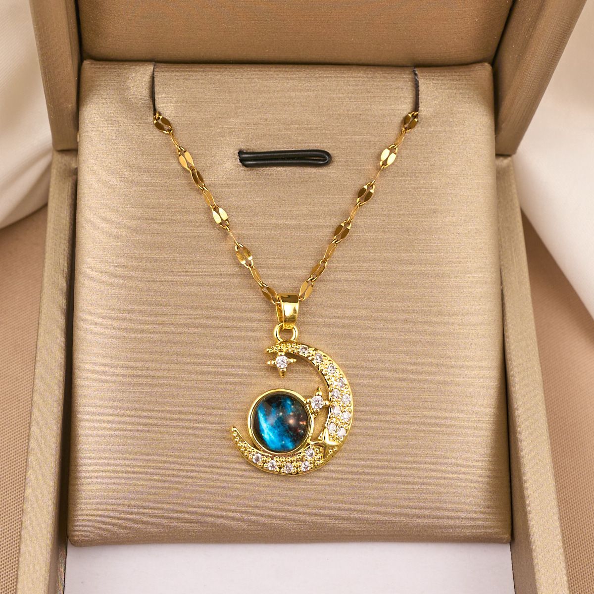 Light Luxury Titanium Steel Star Series Necklace for Women Gold Color Planet Moon Astronaut Pendant Necklaces Jewelry Gifts