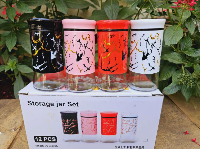 Salt shaker table container for kitchen and dinning use