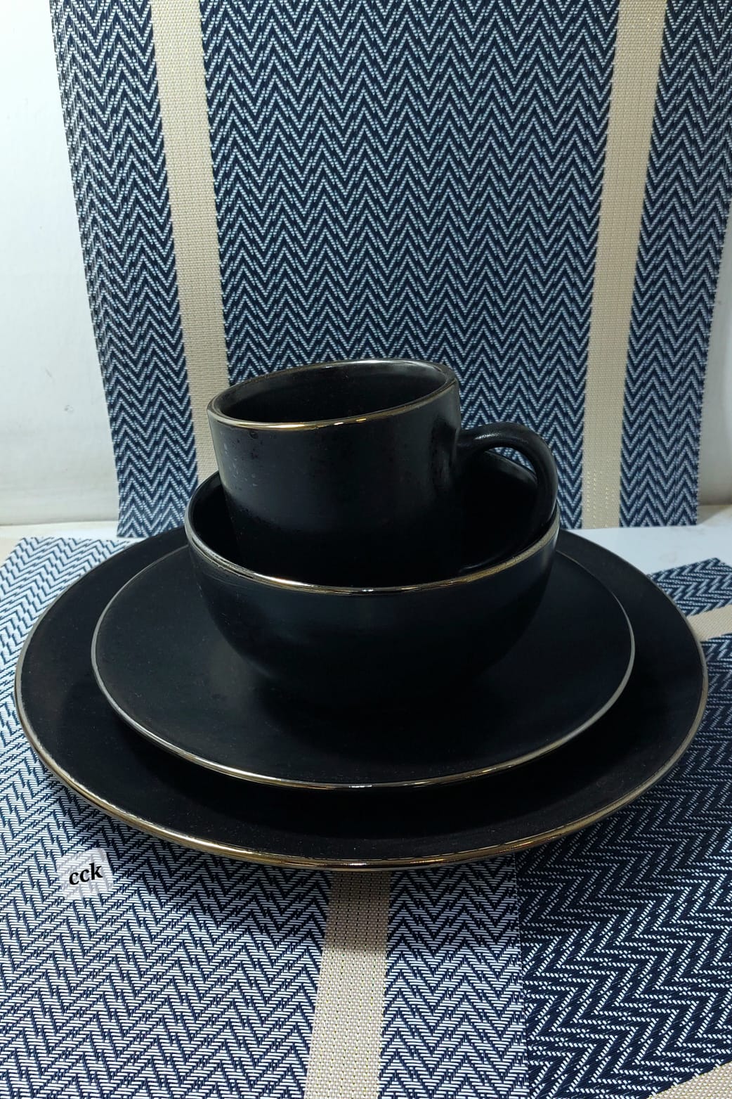 NEW IN THE MARKET STYLISH QUALITY AFFORDABLE 16PCS DINNERSET NOW AVAILABLE Has 4 DINNER PLATES ,4 SIDE PLATES
4 BOWLS AND 4 CUPS, Its Microwave safe BEST PRICES ONLY