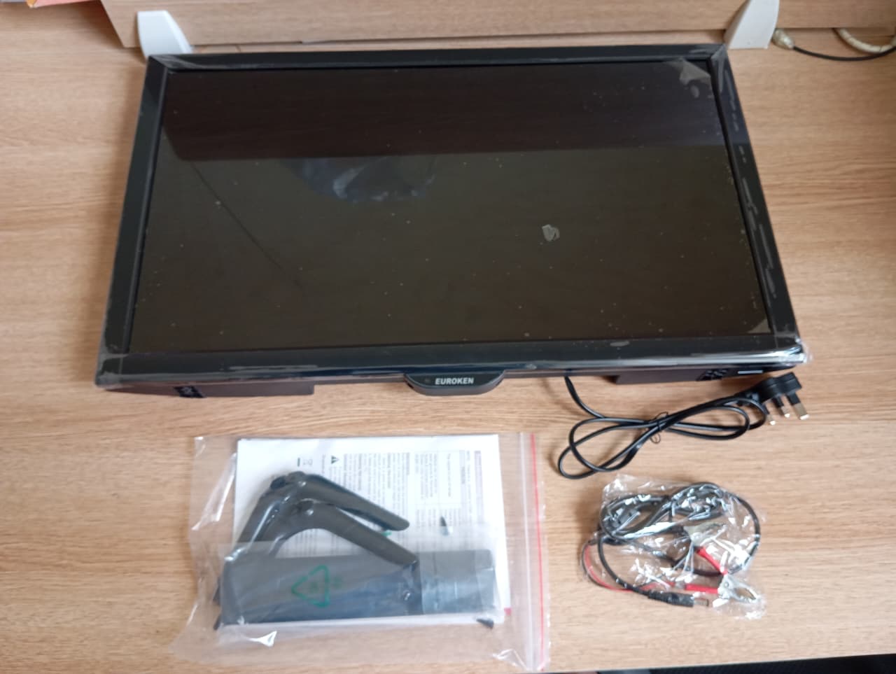 【Exclusive Offer】 EUROKEN  EK-26LC24T2 24" INCH FULL SCREEN DISPLAY TELEVISION AC/DC DIGITAL LED TV WITH INBUILT DECODER FOR LOCAL CHANNELS WIDE COLOR ENHANCER, USB HDMI PORTS