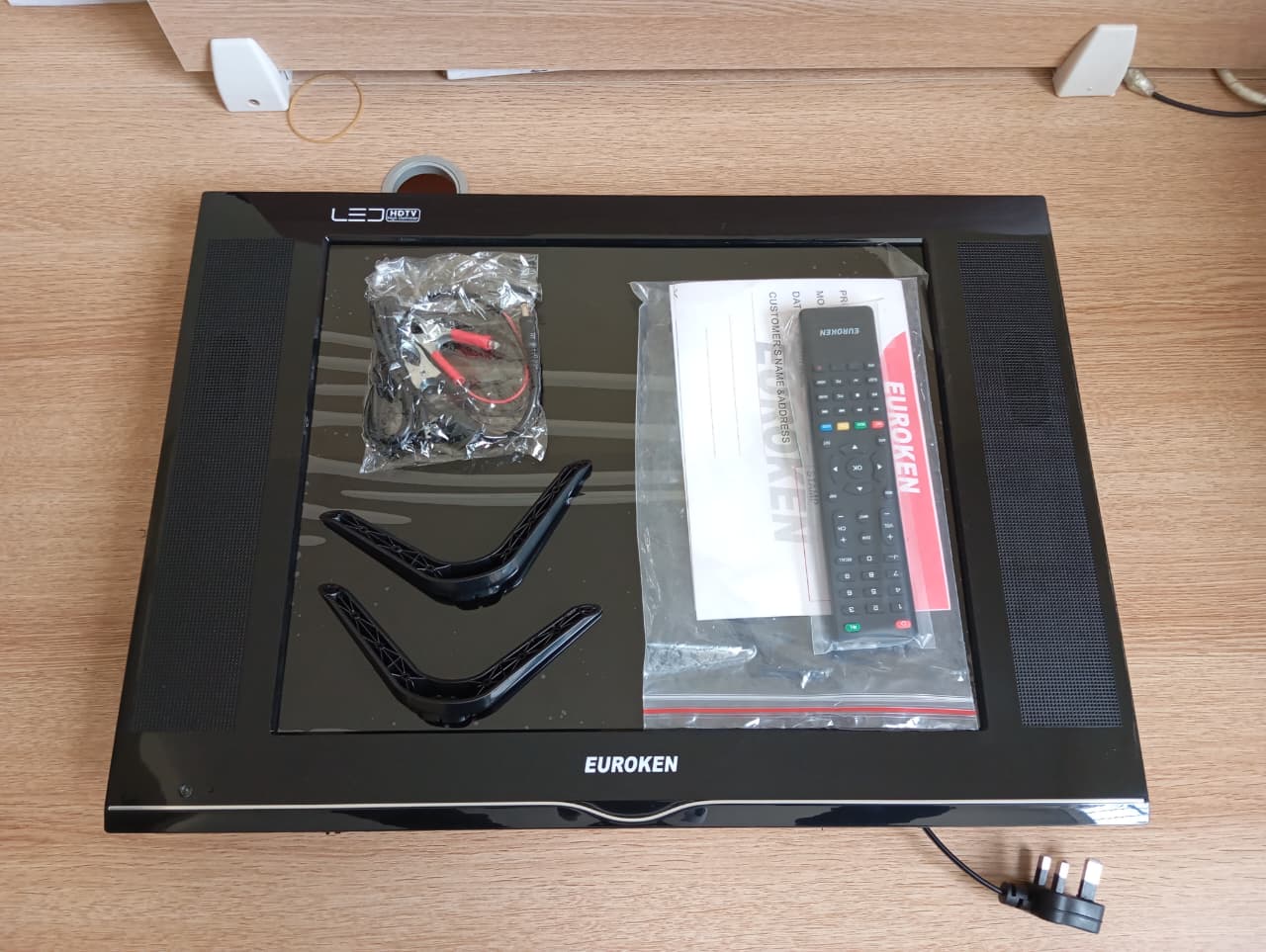 【Exclusive Offer】 EUROKEN EK-22LS19T2 19" INCH FULL SCREEN DISPLAY TELEVISION AC/DC DIGITAL LED TV WITH INBUILT DECODER FOR LOCAL CHANNELS WIDE COLOR ENHANCER, USB HDMI PORTS