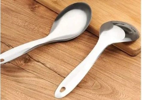 3 pieces of serving spoon that are stainless steel, durable