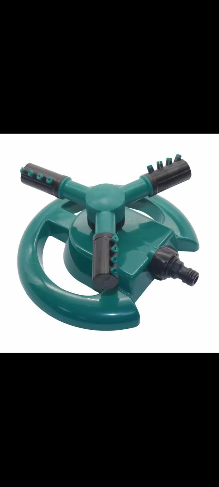 Sprinkler , 3 arm garden sprinkler, Doesn't include pipe.