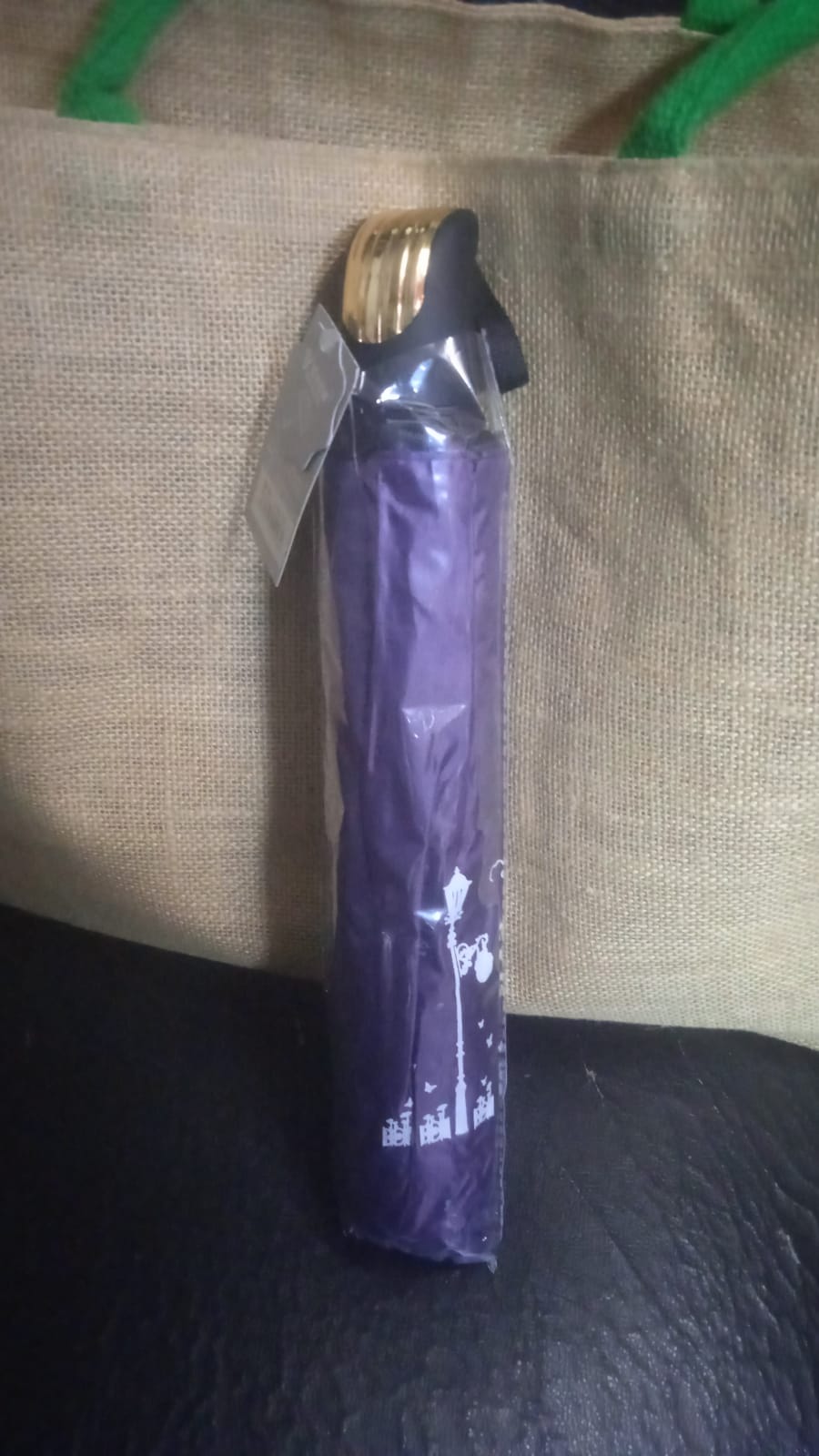 Umbrella , Folding Umbrella that fits in the hand bag