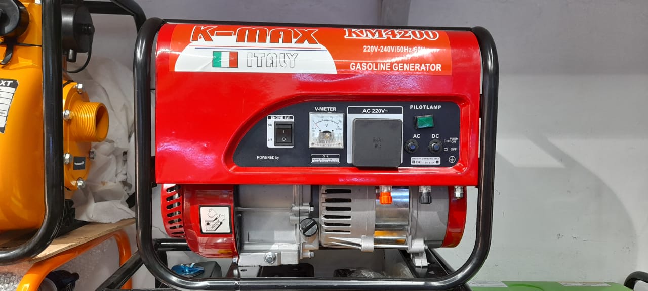 KM-4200 Portable Petrol Generator – 4.2kVA, Low Fuel Consumption, Manual Start, 100% Copper Coil. Features a 100% pure copper coil, efficient low fuel consumption engine, and manual recoil start.