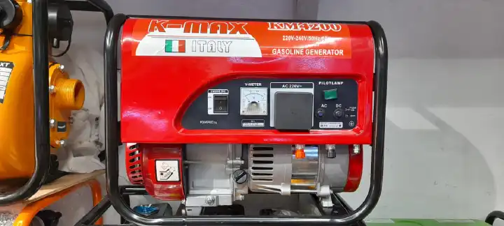 KM-4200 Portable Petrol Generator – 4.2kVA, Low Fuel Consumption, Manual Start, 100% Copper Coil. Features a 100% pure copper coil, efficient low fuel consumption engine, and manual recoil start.