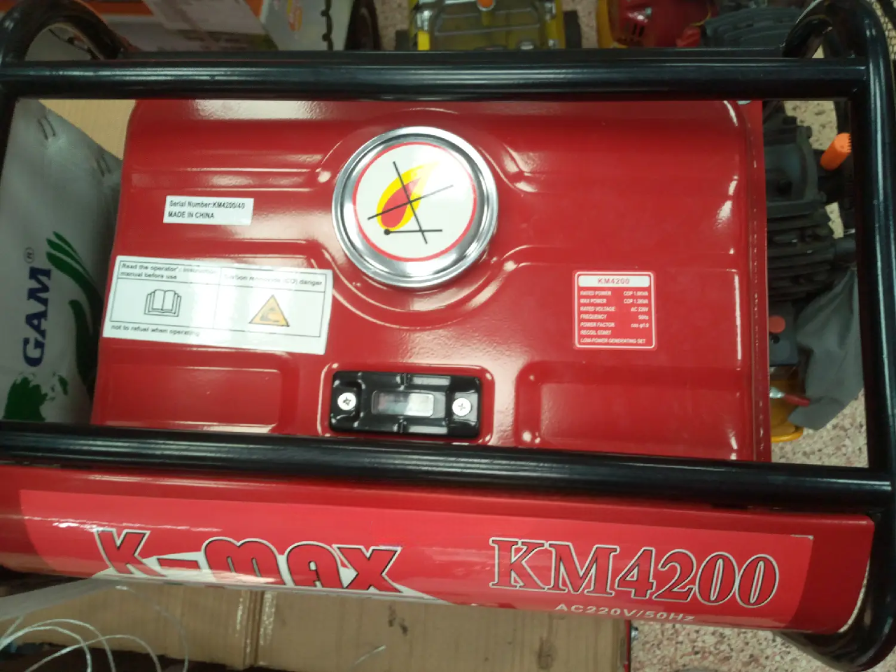 KM-4200 Portable Petrol Generator – 4.2kVA, Low Fuel Consumption, Manual Start, 100% Copper Coil. Features a 100% pure copper coil, efficient low fuel consumption engine, and manual recoil start.
