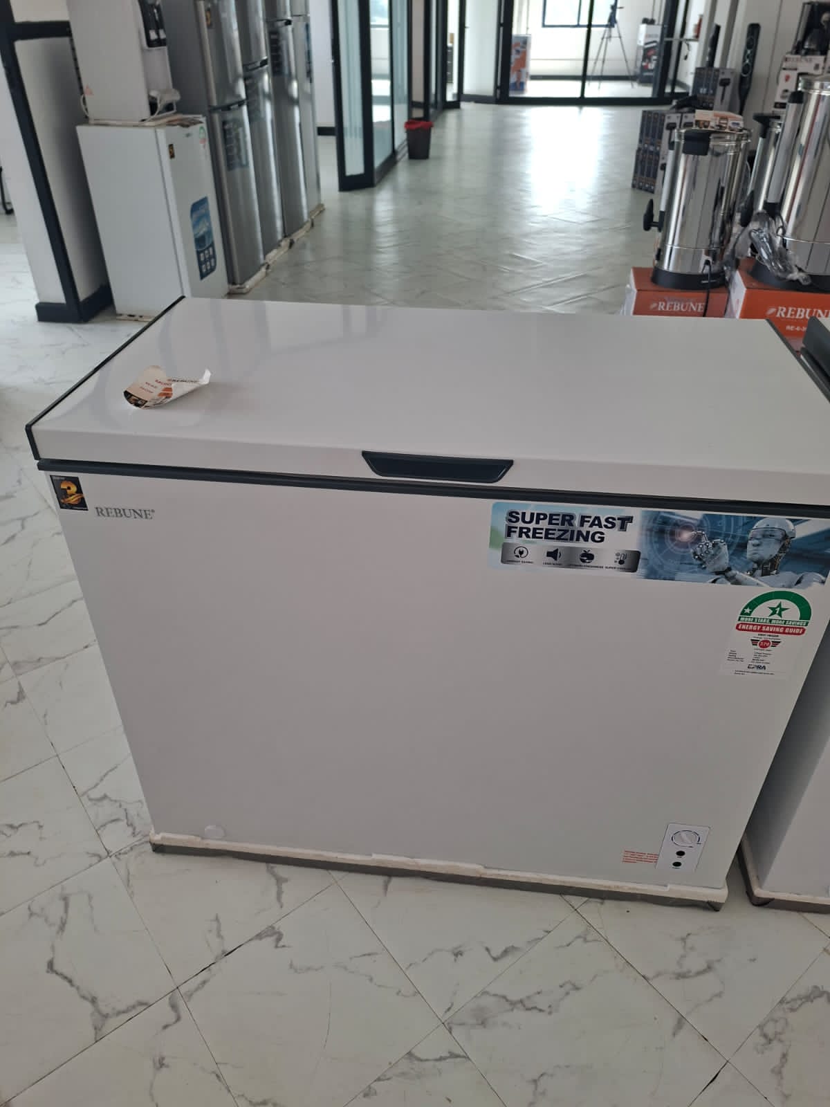 The Rebune 150 litres deep freezer features a spacious 150 L chest design with adjustable mechanical thermostat, super-freezing function, eco-friendly R600a refrigerant, low-noise, energy-efficient