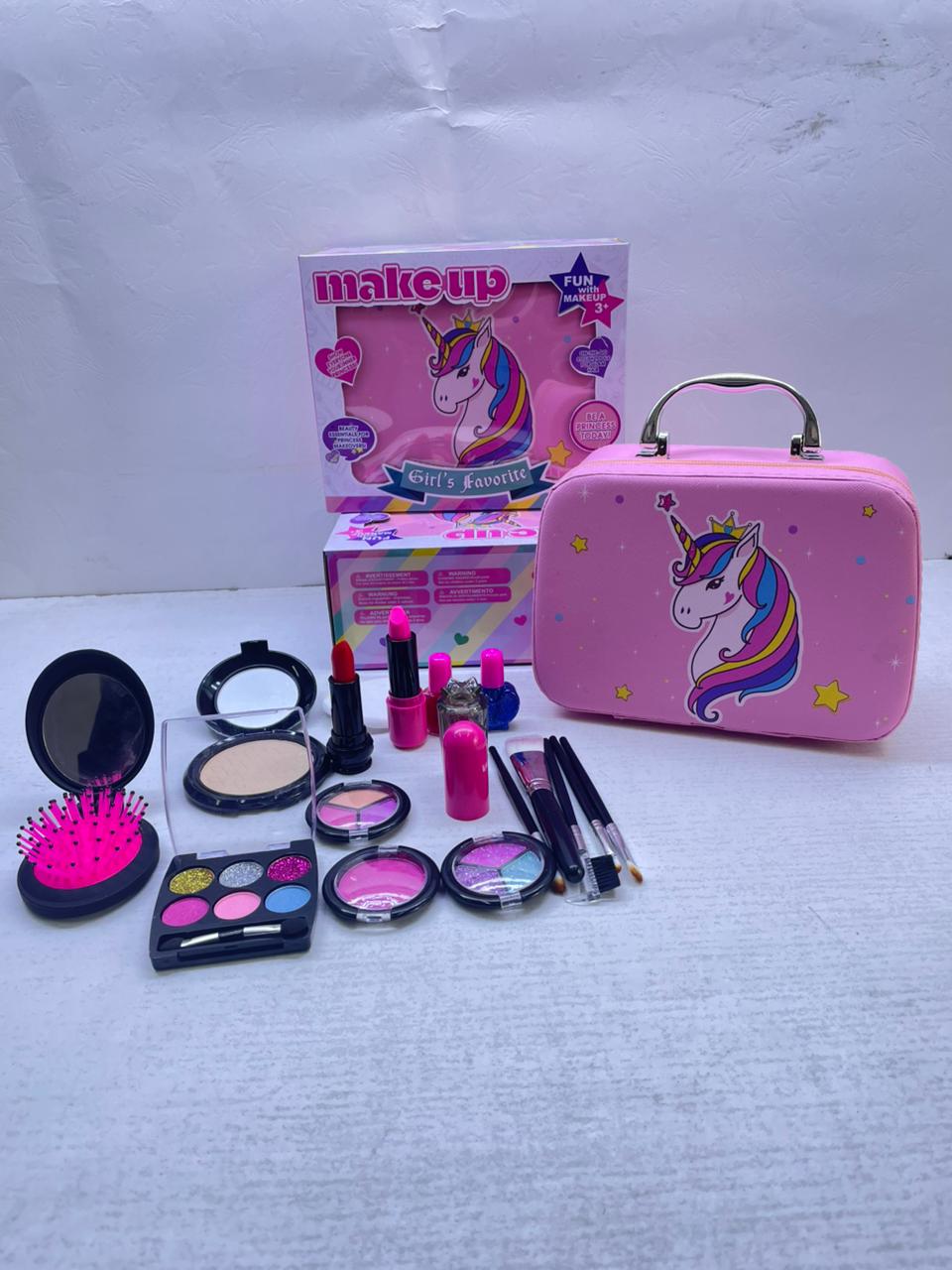 Real children's makeup kit designed for girls to dress up, encouraging imagination and creative play  Gorgeous princess makeup bag with exquisite workmanship is made from safe and environmentally frie