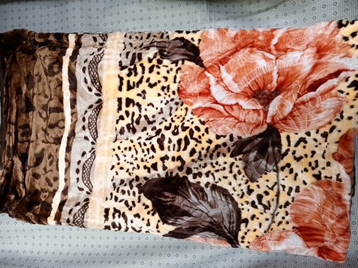 [ CLASSY NEW ARRIVALS 🤩🤩✨!!! ] Single Size 5X6  Brand New Classy Very High Quality Stylish and Luxurious Bed Exclusive Premium🔅🔅 Blankets at Affordable Price.Desiring To Serve The Best Experience