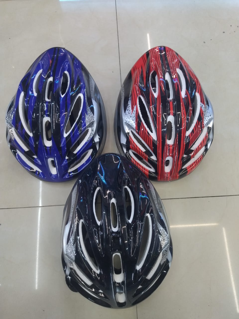 [⚡ FLASH OFFER ⚡ !!! ] 1 Pc Classy Brand New Very High Quality Stylish and Elegant TEEN/ADULT HELMET  at Affordable Price .Desiring To Serve The Best Experience