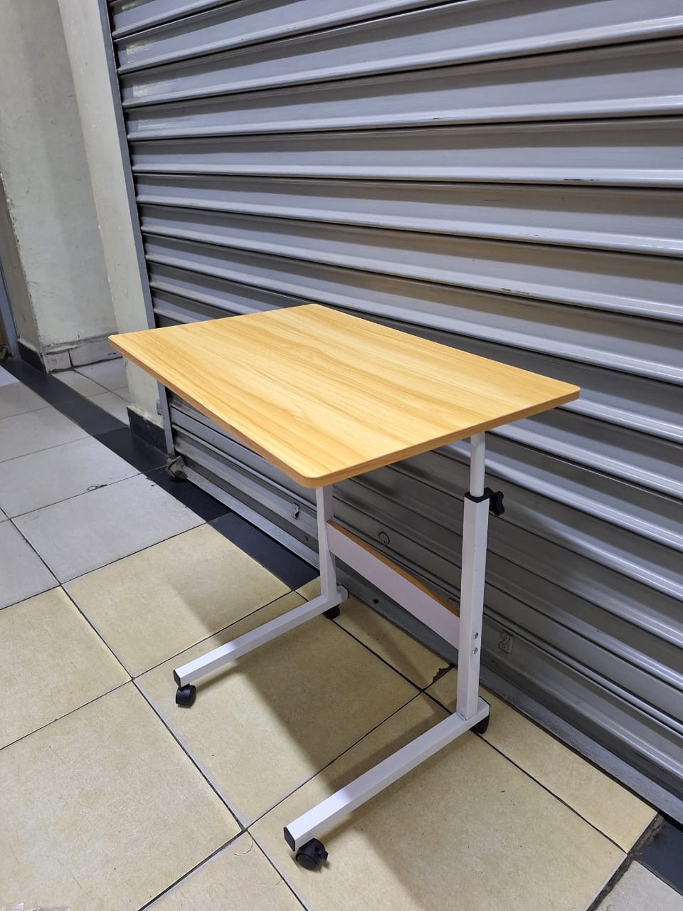 [ CLASSY NEW ARRIVALS🤩🤩✨ !!! ] (EXPERIENCE LUXURY FOR LESS ) 1 Pc Classy Brand New Very High Quality Stylish Adjustable ,Portable Table Side .Desiring To Serve The Best Experience