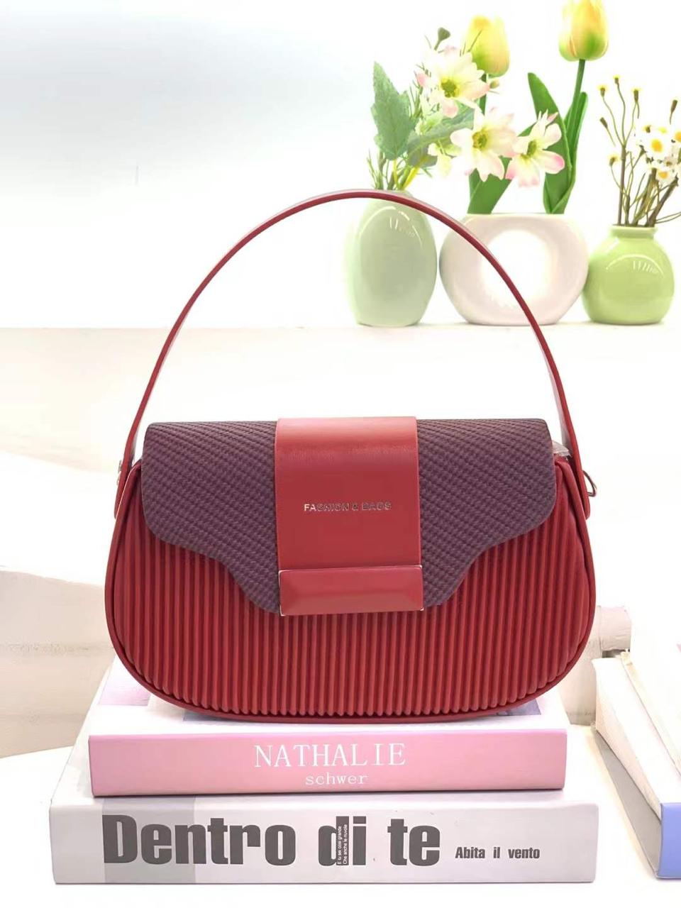 [ TRAVEL IN STYLE 🤩🤩✨ !!1 pc Classy Very High Quality Stylish and Luxurious Exclusive Ladies Handbag .Perfect For Keeping All Your Neccesities Well Organised and Safe With The Best Experience✔