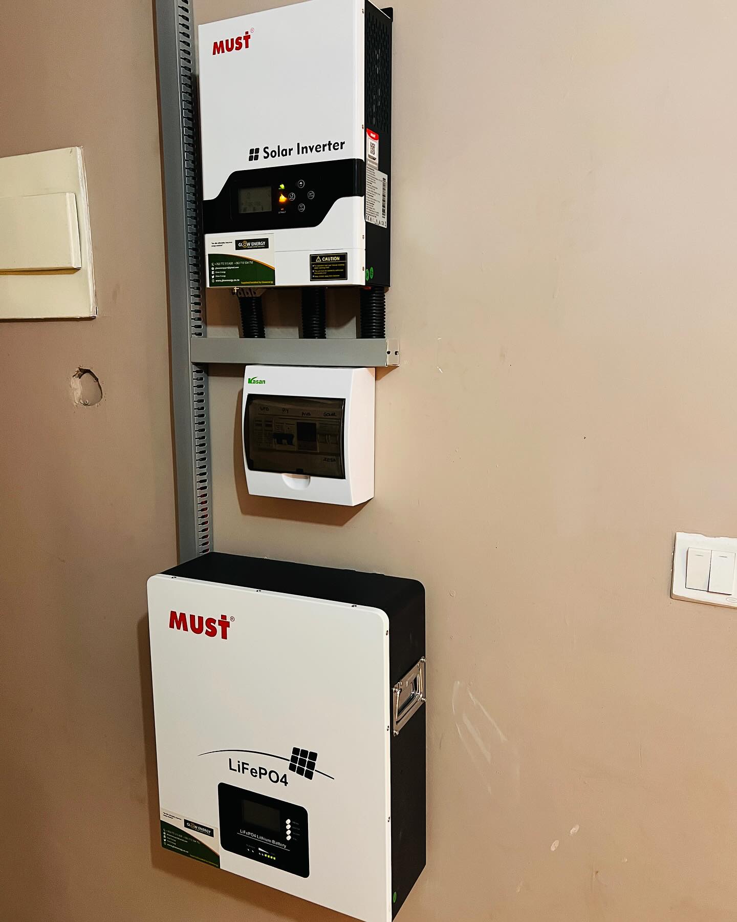 MUST 3kVA Hybrid Inverter 24V 60A – Pure Sine Wave Solar Inverter with MPPT Charger for Reliable Home & Office Power Backup