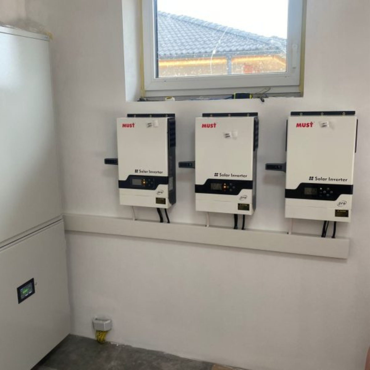 MUST 3kVA Hybrid Inverter 24V 60A – Pure Sine Wave Solar Inverter with MPPT Charger for Reliable Home & Office Power Backup