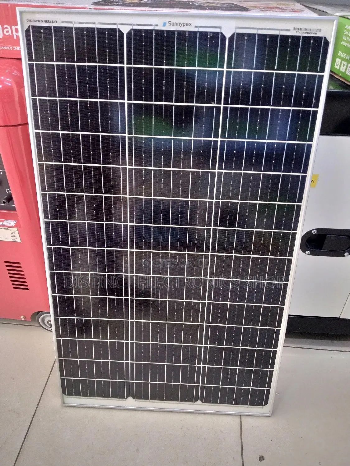 SolarMax™ 100W All‑Weather Monocrystalline Solar Panel – High-Efficiency Durability for Off‑Grid & Home Use. Engineered for reliability and peak solar performance, the SolarMax™ 100W Monocrystalline