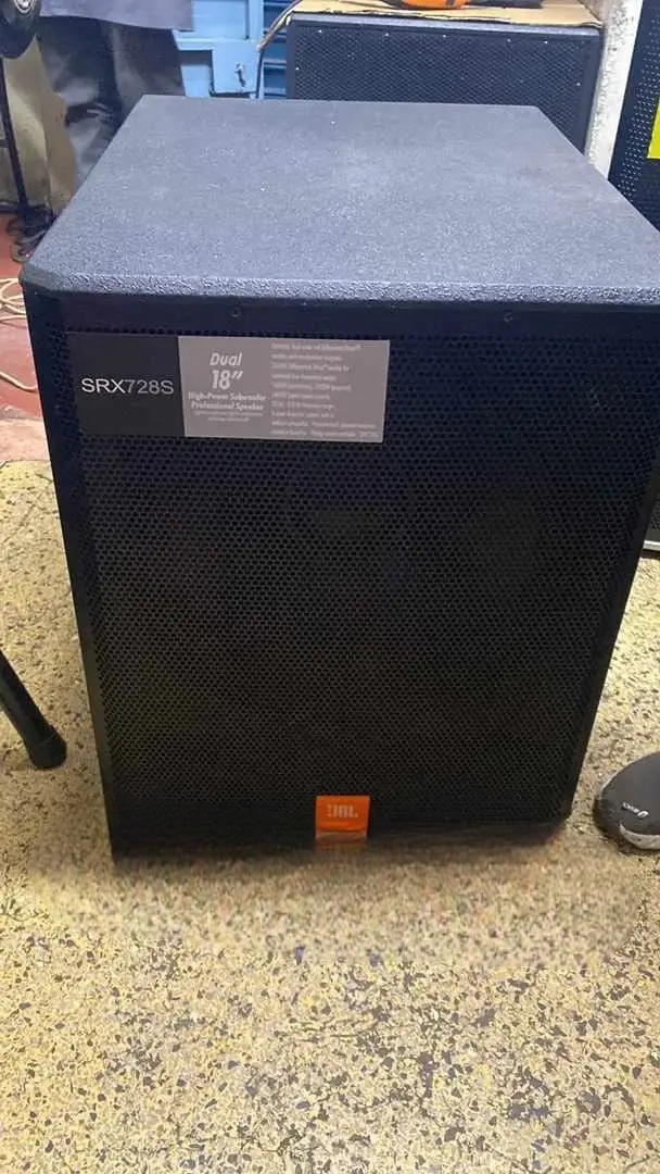 Premium Sound Bundle – 18″ Bass Speaker + UHF Microphone + MK-939 Keyboard - Elevate your music, events, and performances with the Premium Sound Bundle, a powerful all-in-one set designed for musician